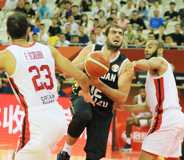 يوسف أبو وزنة لاعب الوحدات الأردني