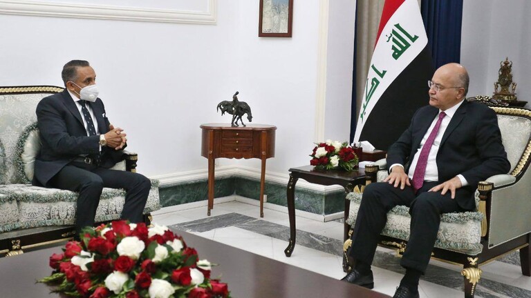الرئيس العراقي خلال استقباله السفير المصري